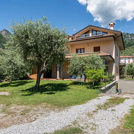 Apartment Casa Caterina Mansarda Vista Marone